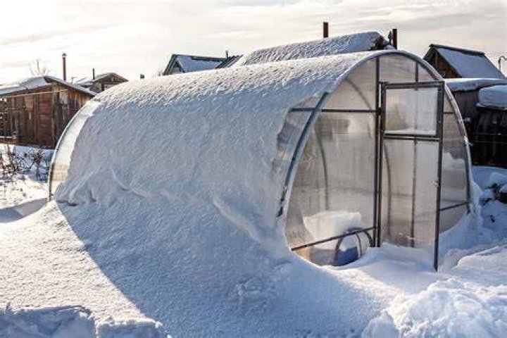 What happens to an unheated house in winter?