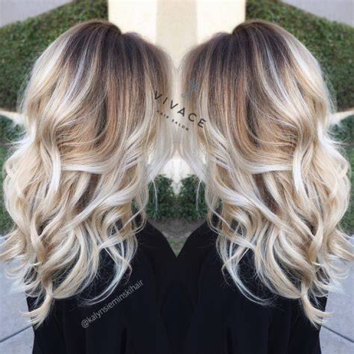 What is a blonde balayage?