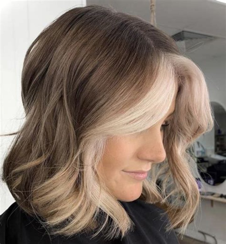What is a money piece hair Colour?