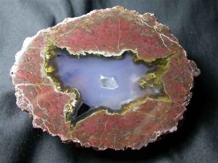 What is a thunderegg rock?