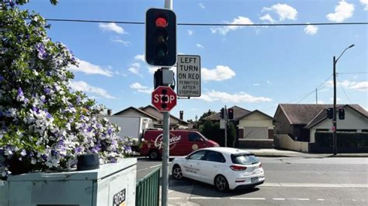 What is main road rule?