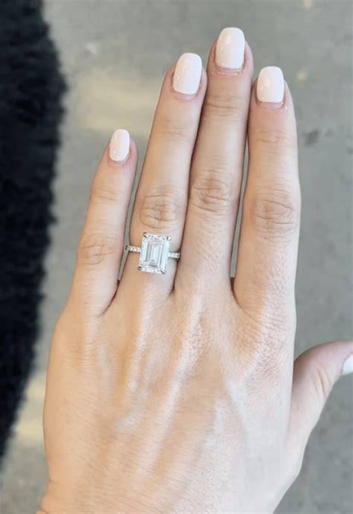 What is scheana's ring?