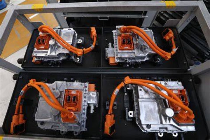 What is the average lifespan of an electric car battery?