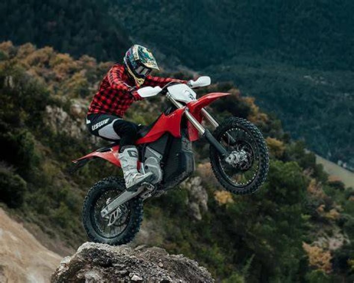 What is the fastest dirt bike brand?