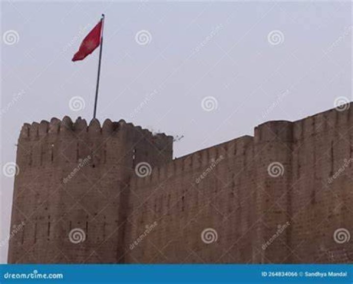 What is the height of Bahu Fort?