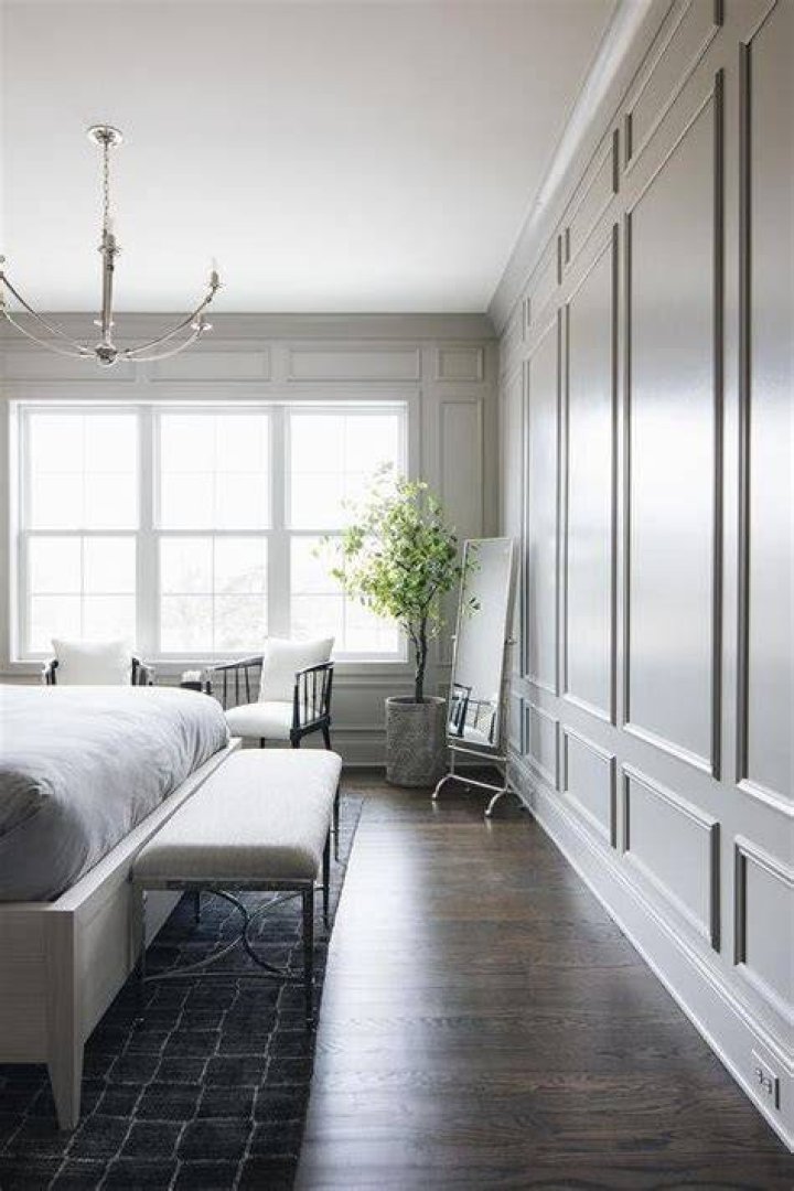 What rooms should have wainscoting?