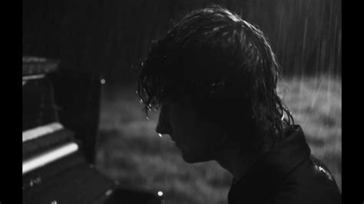 What to do with a girl when it's raining?