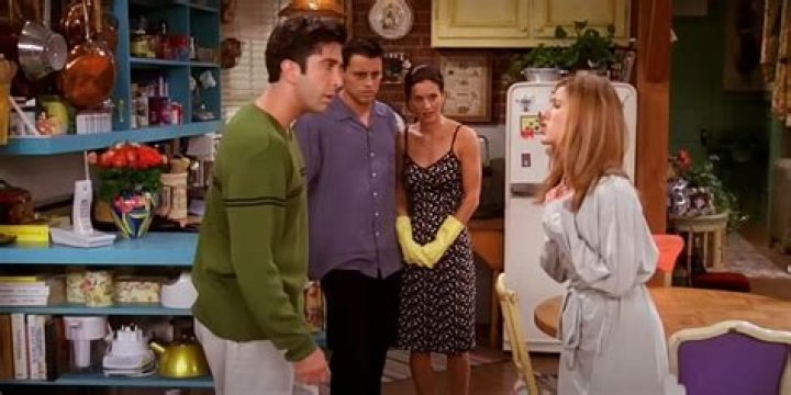 When Ross and Rachel were fighting what did the other 4 eat?