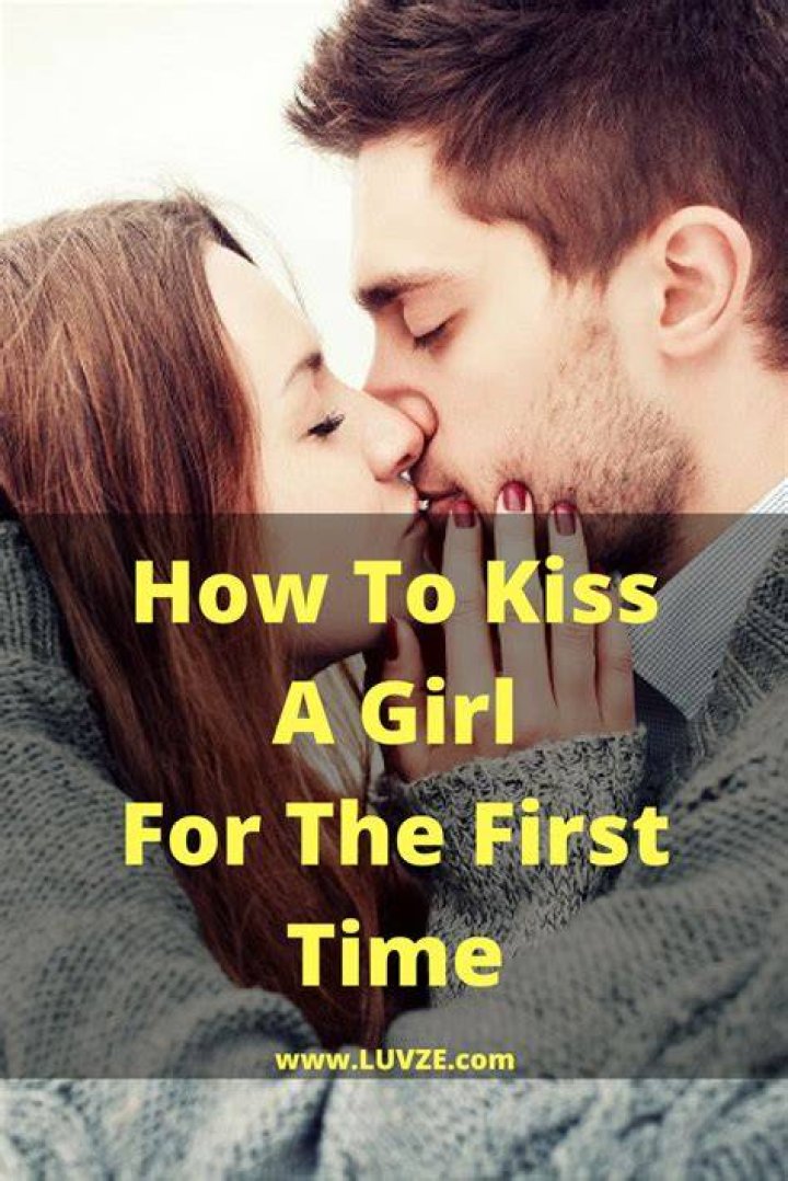 When should a guy kiss a girl for the first time?