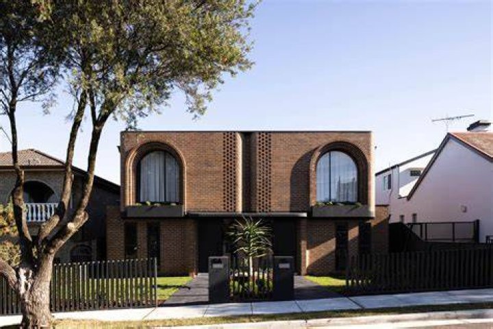Which type of architect earns the most?