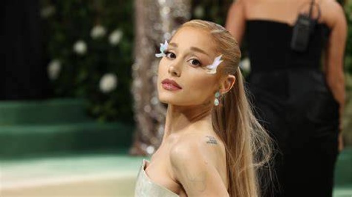 Who Is Ariana Grande's favorite singer?