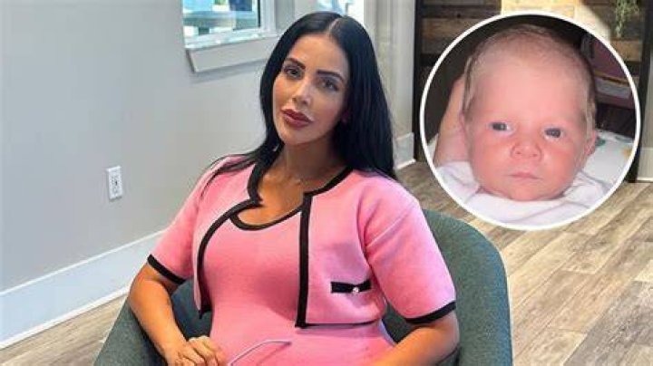 Who is having a baby on 90 Day Fiancé?