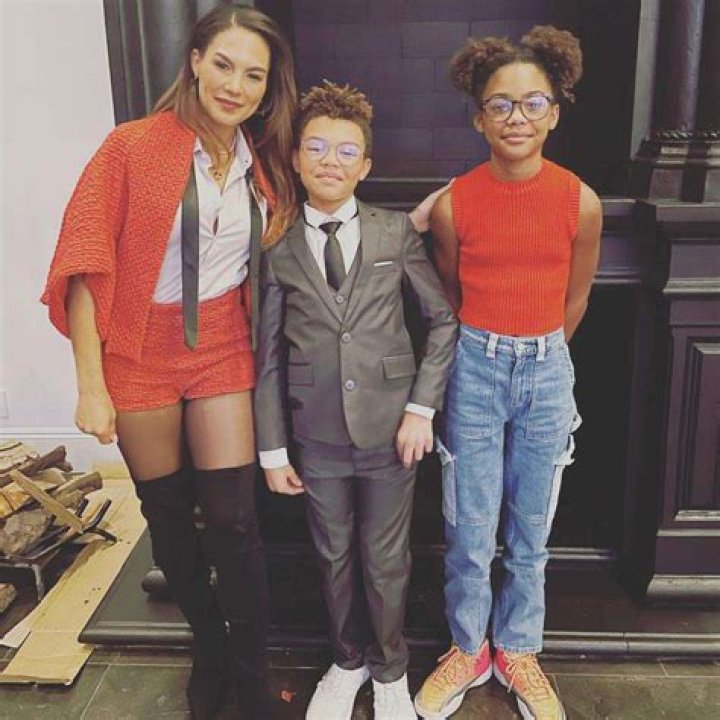 Who is the father to amanzas children?