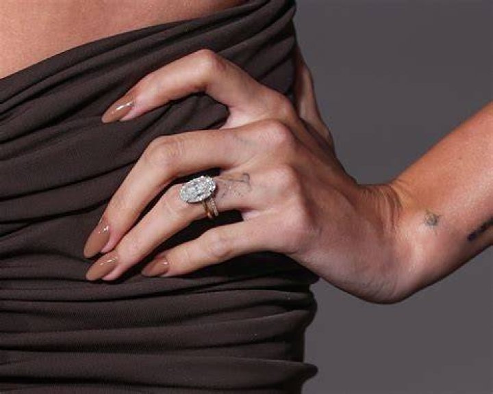 Who made Hailey Bieber's wedding ring?