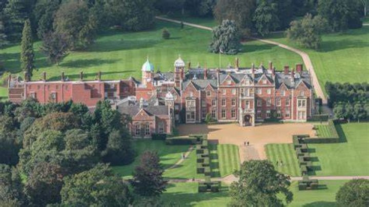 Who owns Sandringham House?