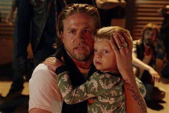 Who tells Jax about Gemma killing Tara?