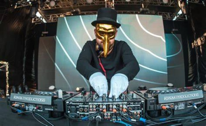Who was the first DJ to wear a mask?