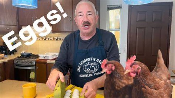 Why are eggs not refrigerated in Mexico?