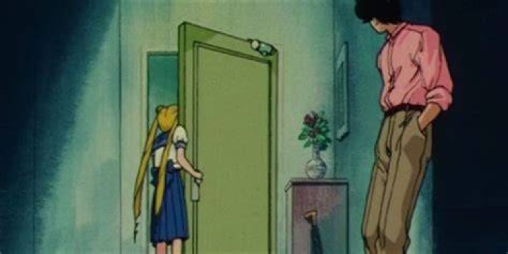 Why does Mamoru break up with Usagi?