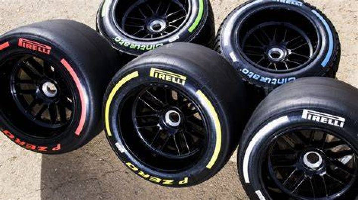 Why F1 tyres are smooth?